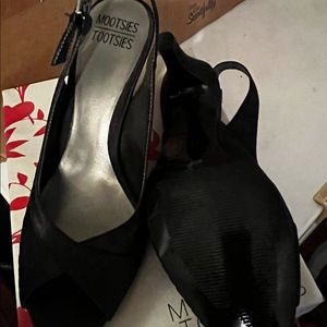 Size 9 brand new never worn Black heels peep toe with rhinestone detail on strap